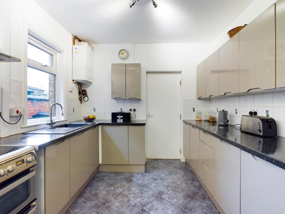 Cheerful 3 Bedroom Home With Free Parking And Wifi Chester Eksteriør billede