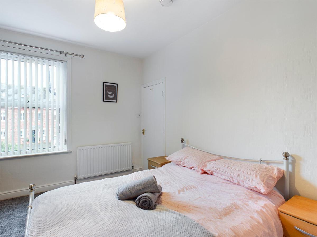 Cheerful 3 Bedroom Home With Free Parking And Wifi Chester Eksteriør billede